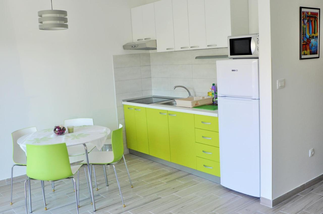 Apartments Zora Rogoznica  Esterno foto