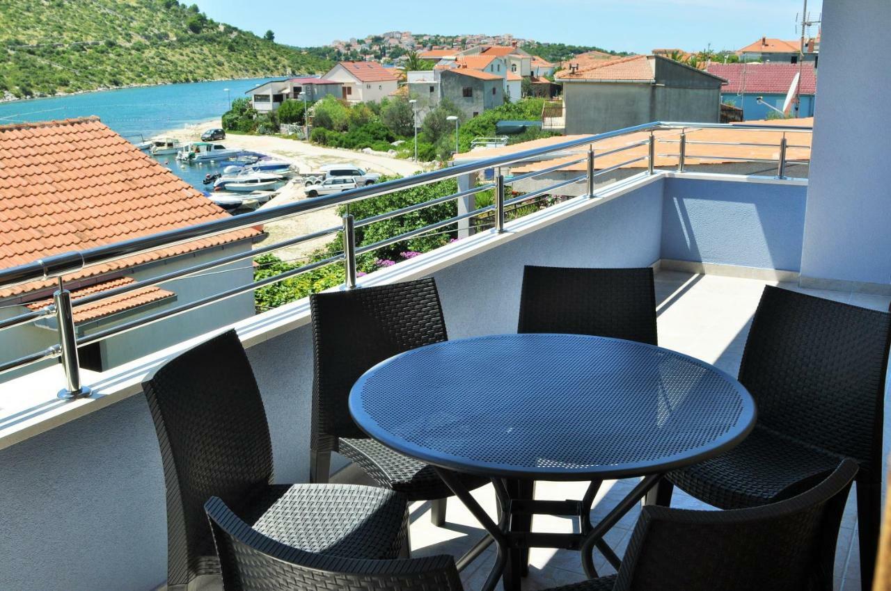 Apartments Zora Rogoznica  Esterno foto