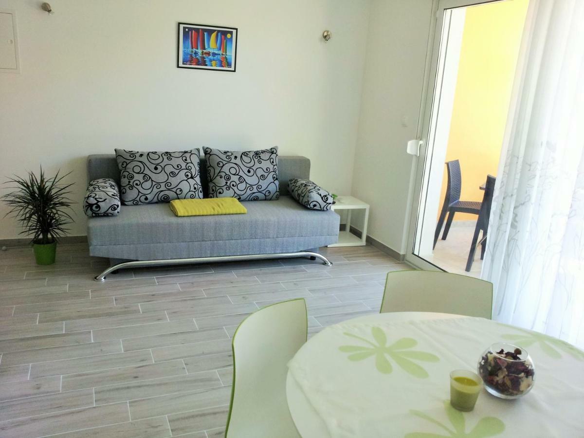Apartments Zora Rogoznica  Esterno foto