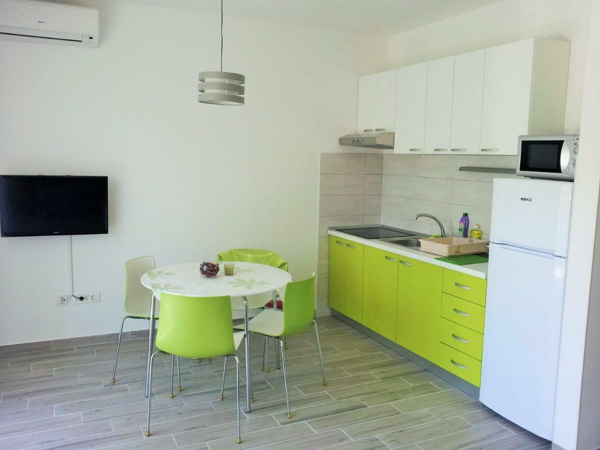 Apartments Zora Rogoznica  Esterno foto
