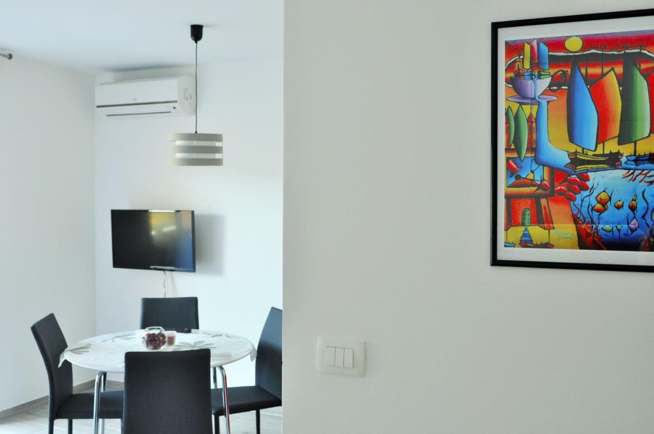 Apartments Zora Rogoznica  Esterno foto
