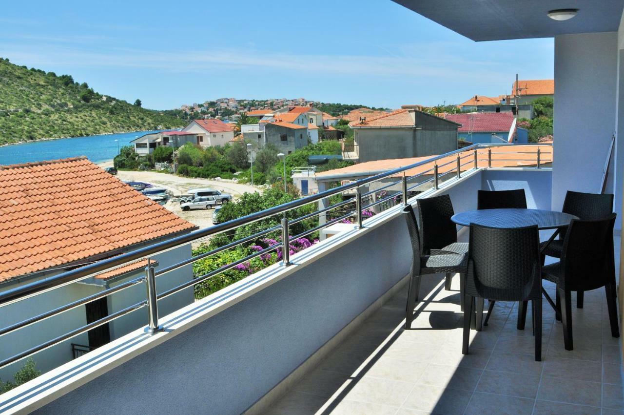 Apartments Zora Rogoznica  Esterno foto